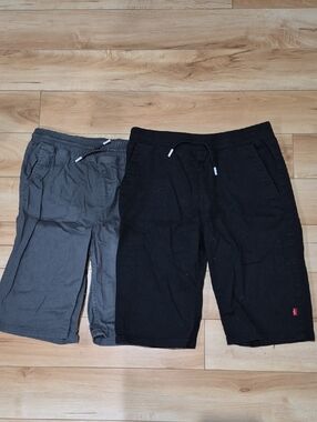 Levi's Boy's Size 14/16 (XL) Black and Gray Shorts